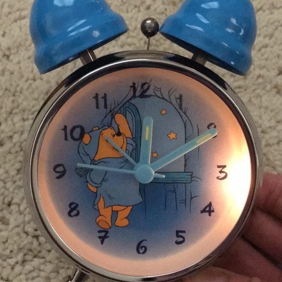 Brand new Winnie the Pooh clock with alarm - Picture 5 of 6
